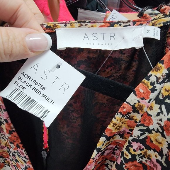 ASTR The Label Red Floral Puff Sleeve Midi Dress Size M - Picture 11 of 12